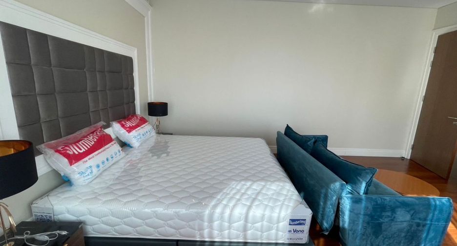 For rent 3 bedrooms condo in Khlong Toei, Bangkok