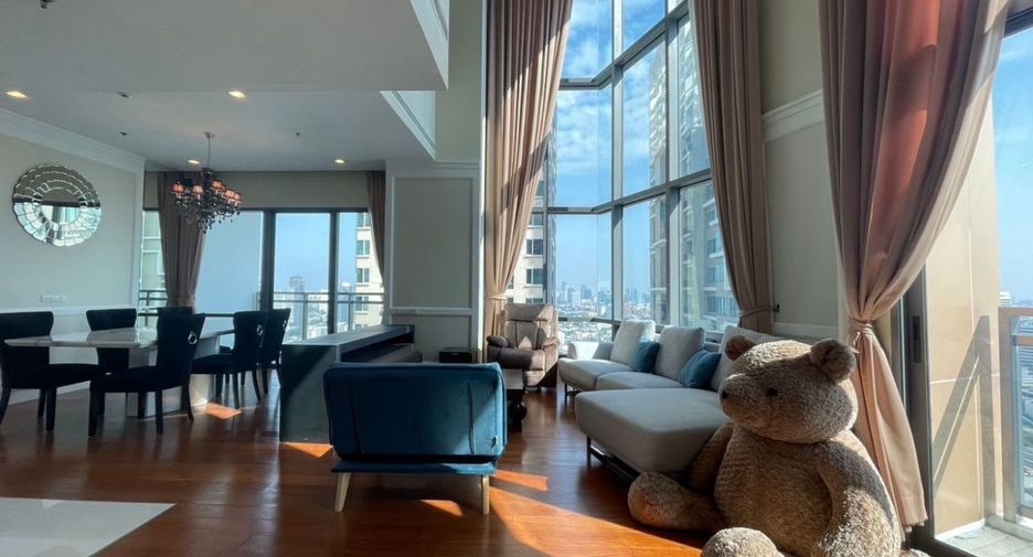 For rent 3 bedrooms condo in Khlong Toei, Bangkok
