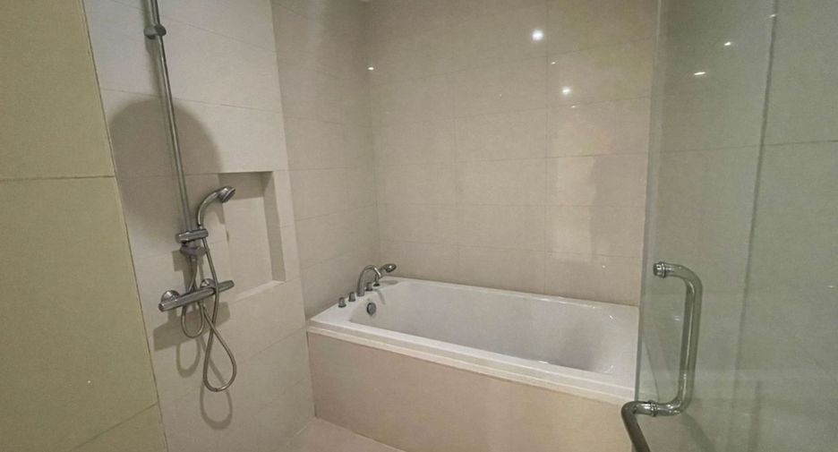 For rent 3 bedrooms condo in Khlong Toei, Bangkok