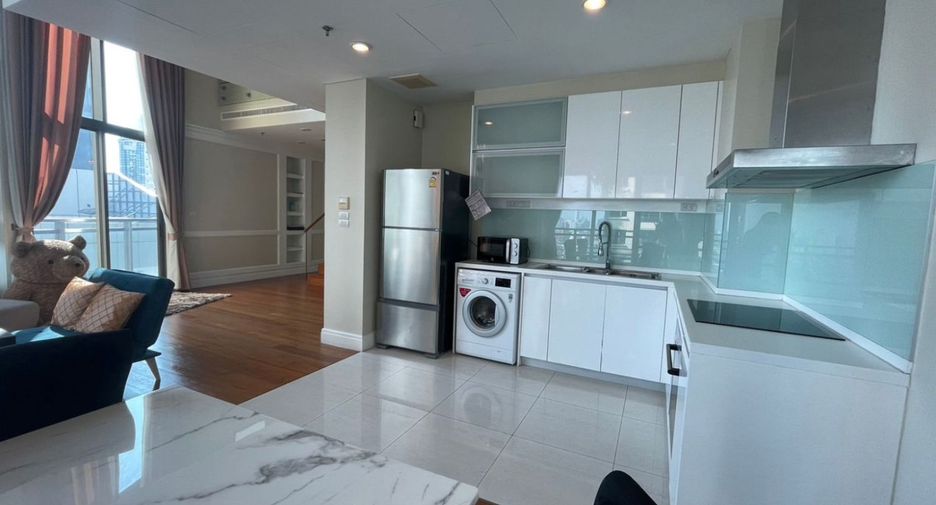 For rent 3 bedrooms condo in Khlong Toei, Bangkok
