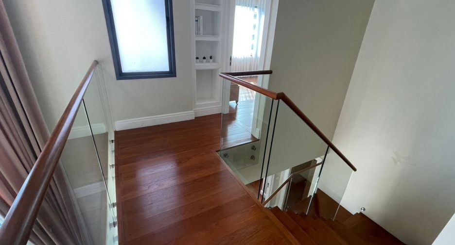 For rent 3 bedrooms condo in Khlong Toei, Bangkok