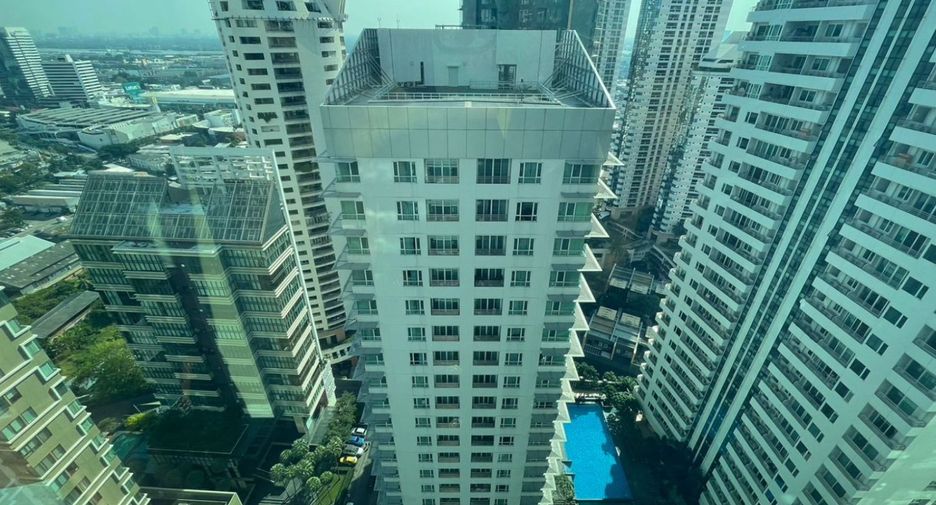 For rent 3 bedrooms condo in Khlong Toei, Bangkok