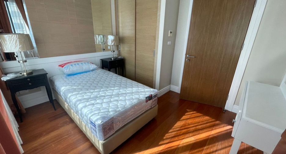 For rent 3 bedrooms condo in Khlong Toei, Bangkok