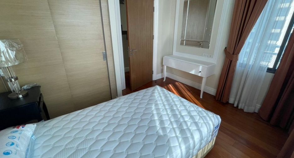 For rent 3 bedrooms condo in Khlong Toei, Bangkok