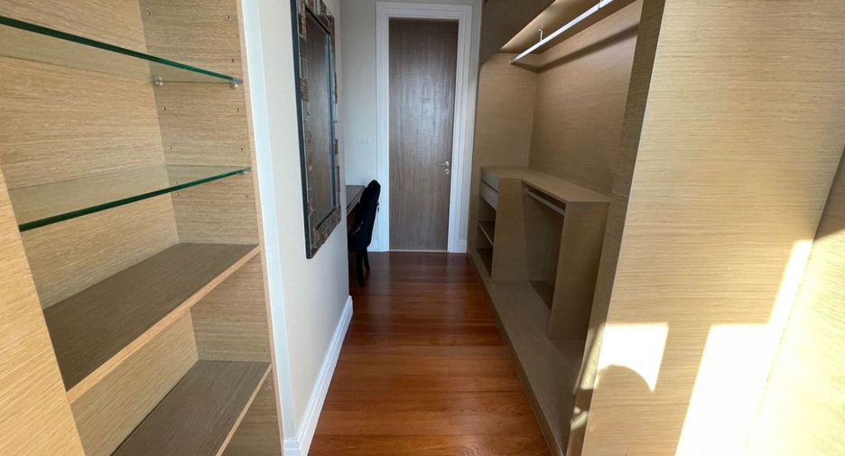 For rent 3 bedrooms condo in Khlong Toei, Bangkok