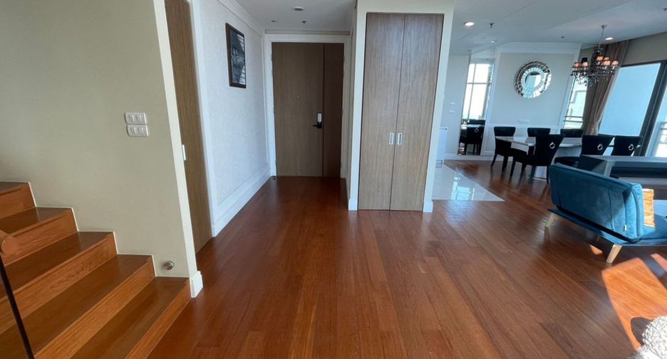 For rent 3 bedrooms condo in Khlong Toei, Bangkok