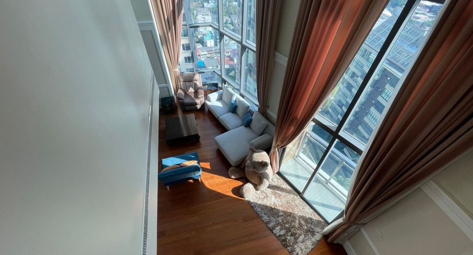 For rent 3 bedrooms condo in Khlong Toei, Bangkok