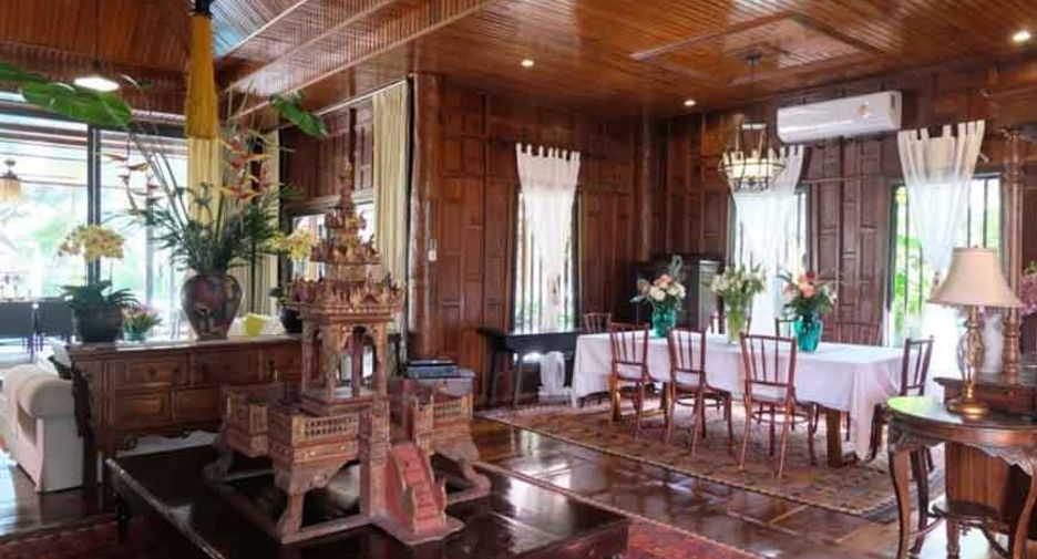 For rent 5 bedrooms villa in Saraphi, Chiang Mai