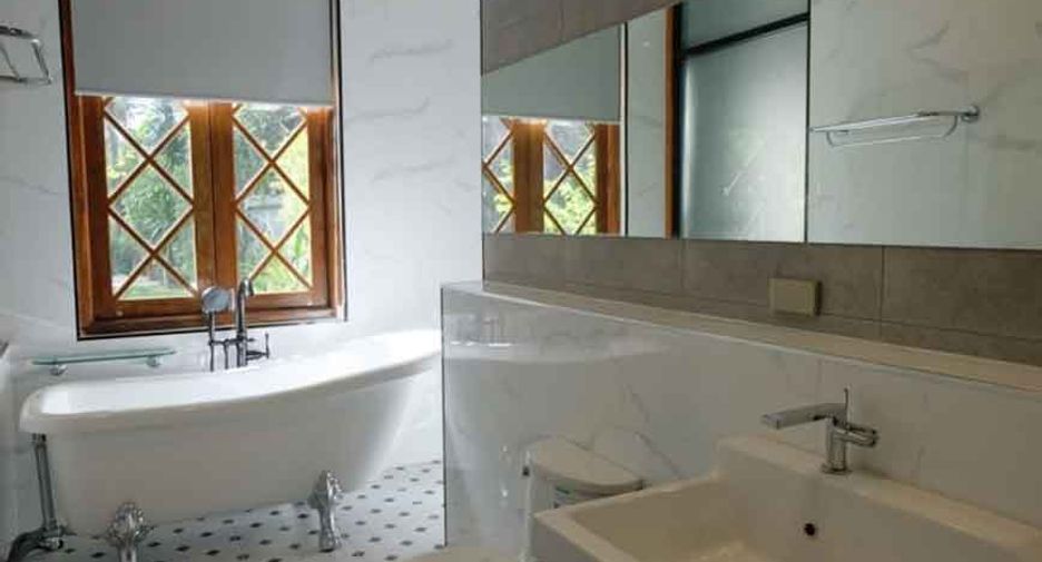 For rent 5 bedrooms villa in Saraphi, Chiang Mai