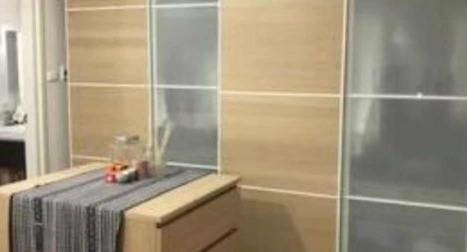For sale 4 ベッドルーム townhouse in Phra Khanong, Bangkok