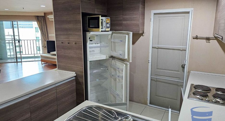 For rent 2 bed condo in Huai Khwang, Bangkok
