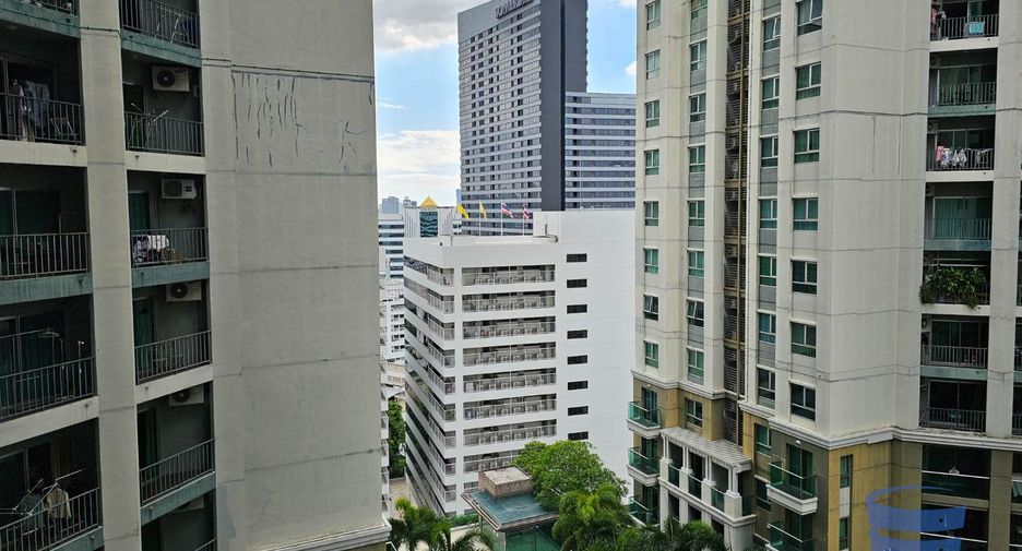 For rent 2 bed condo in Huai Khwang, Bangkok
