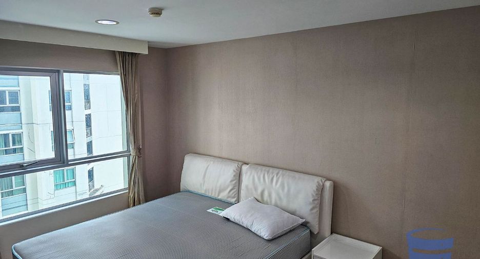 For rent 2 bed condo in Huai Khwang, Bangkok