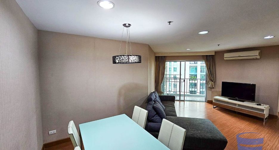 For rent 2 bed condo in Huai Khwang, Bangkok
