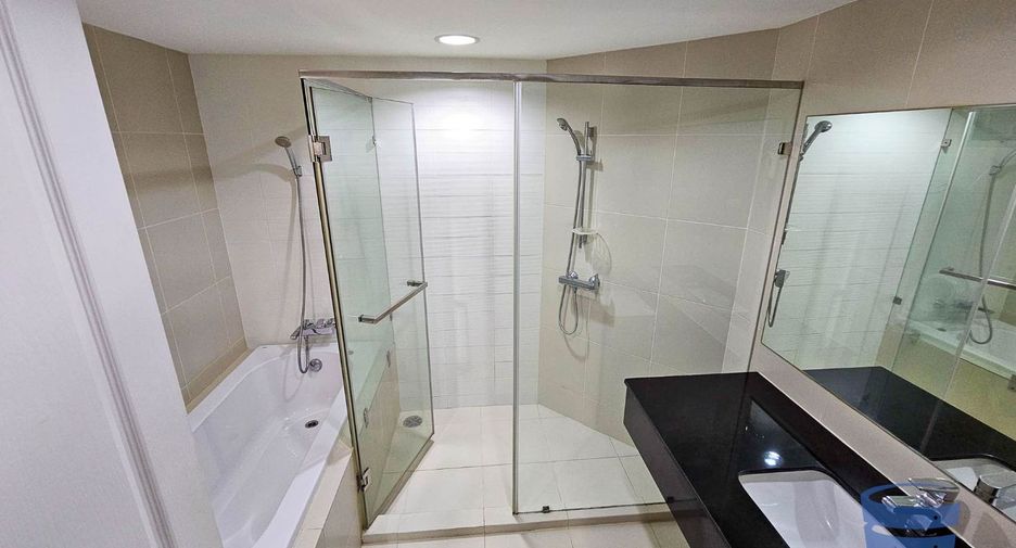 For rent 2 bed condo in Huai Khwang, Bangkok