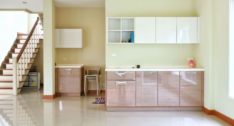 À vendre 4 chambres maison à Bang Khun Thian, Bangkok