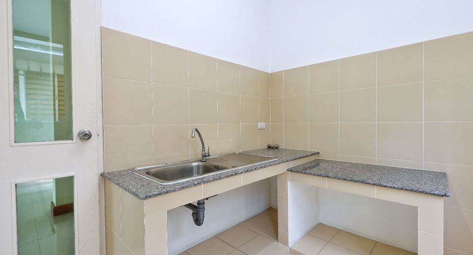 À vendre 4 chambres maison à Bang Khun Thian, Bangkok