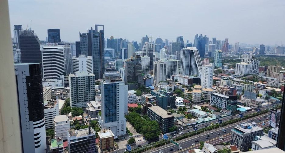 Wohnung zur Miete mit 3 Zimmer in Pathum Wan, Bangkok