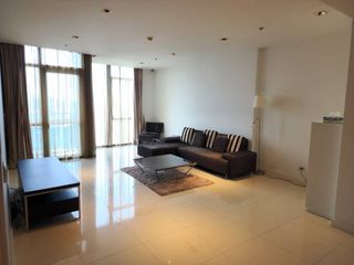 For rent 3 bedrooms condo in Pathum Wan, Bangkok