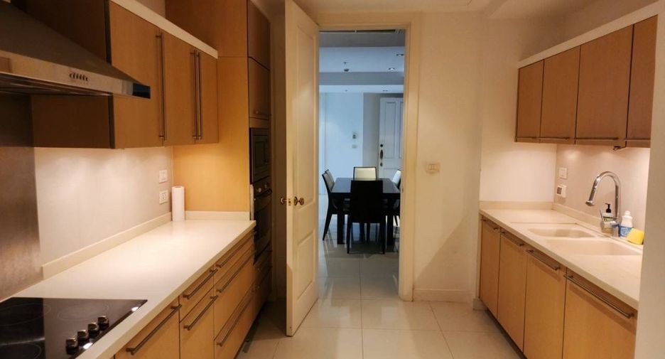 Wohnung zur Miete mit 3 Zimmer in Pathum Wan, Bangkok