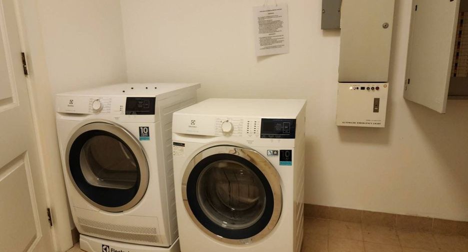 Wohnung zur Miete mit 3 Zimmer in Pathum Wan, Bangkok