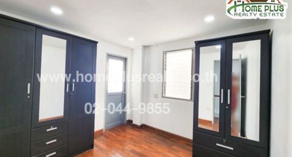 For sale 3 bedrooms townhouse in Don Mueang, Bangkok