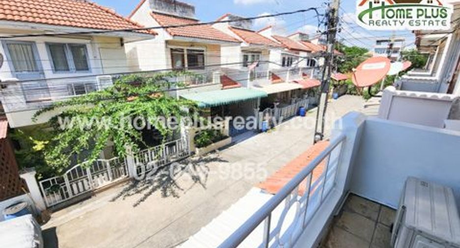 For sale 3 bedrooms townhouse in Don Mueang, Bangkok