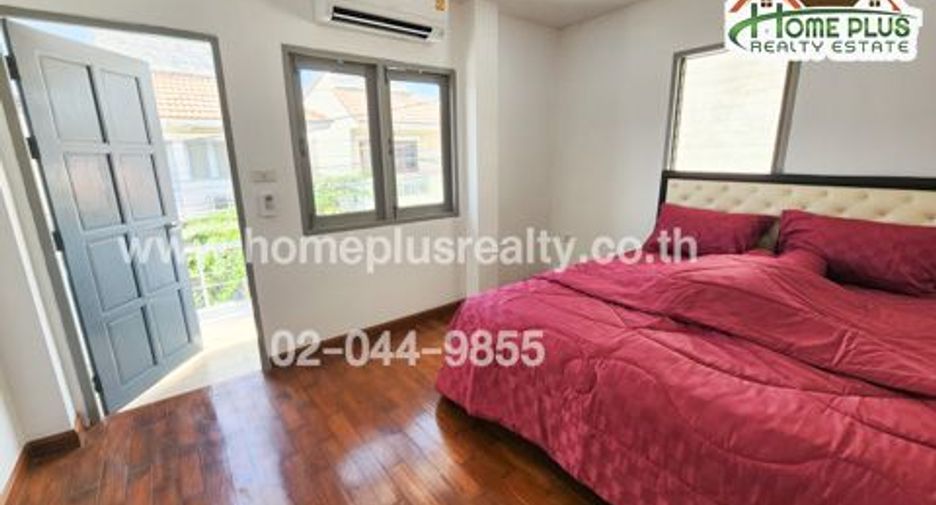 For sale 3 bedrooms townhouse in Don Mueang, Bangkok