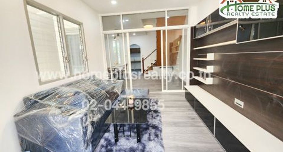 For sale 3 bedrooms townhouse in Don Mueang, Bangkok
