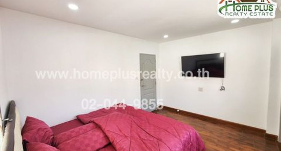 For sale 3 bedrooms townhouse in Don Mueang, Bangkok