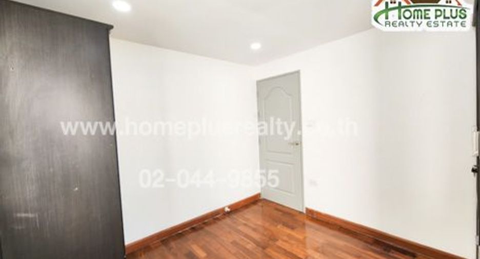 For sale 3 bedrooms townhouse in Don Mueang, Bangkok
