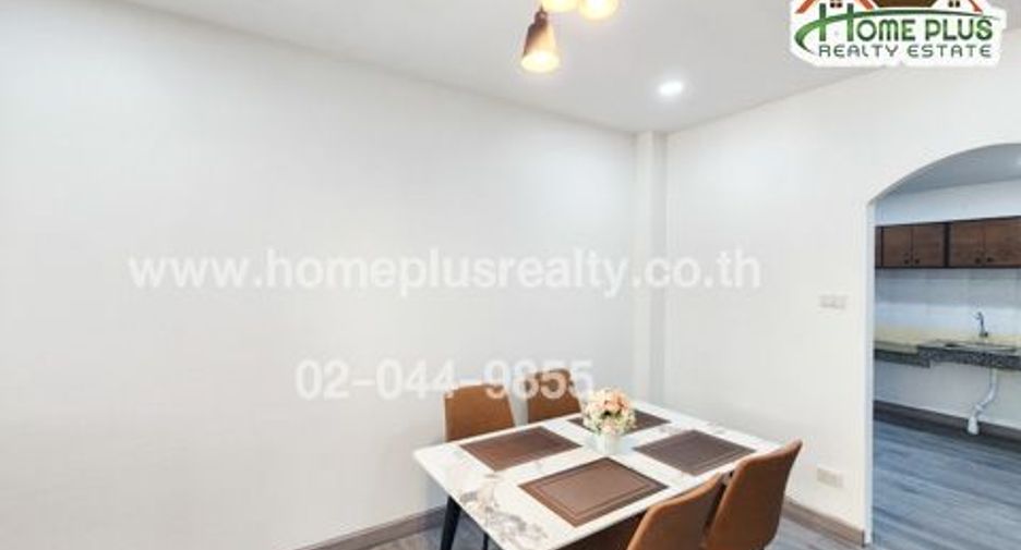 For sale 3 bedrooms townhouse in Don Mueang, Bangkok