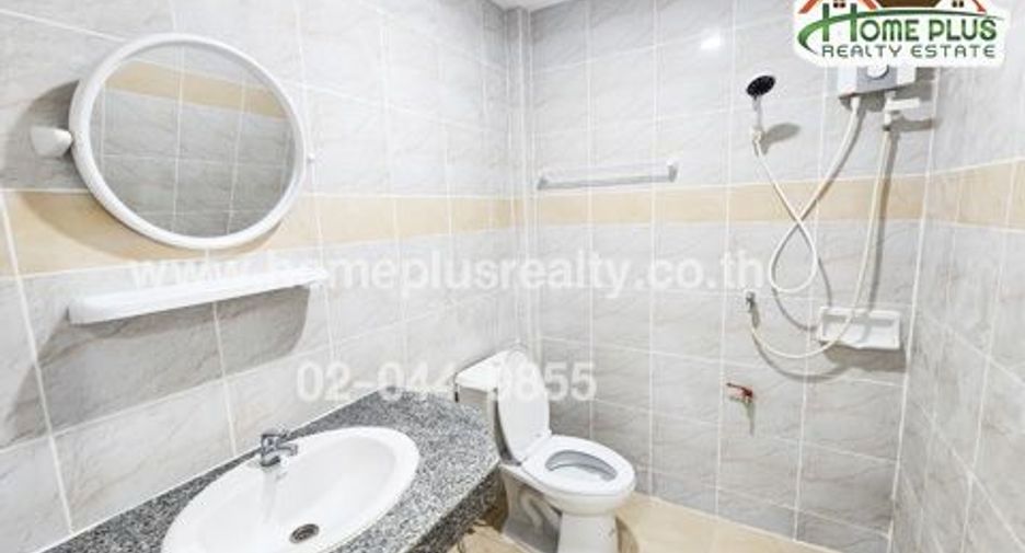 For sale 3 bedrooms townhouse in Don Mueang, Bangkok