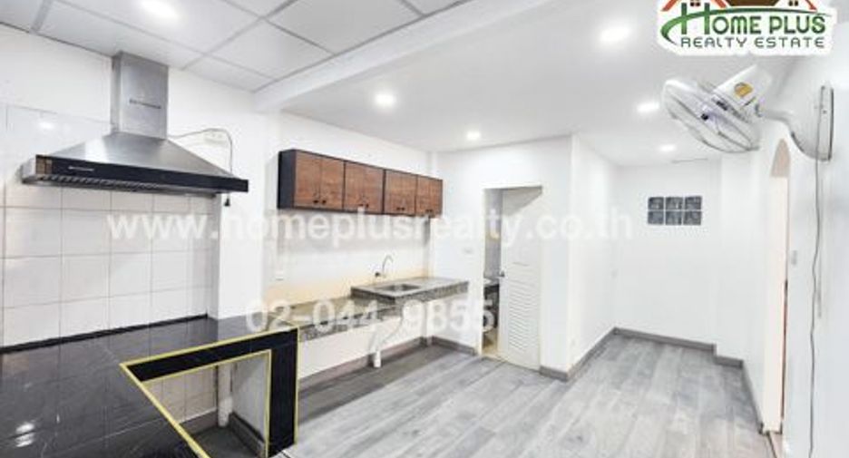 For sale 3 bedrooms townhouse in Don Mueang, Bangkok