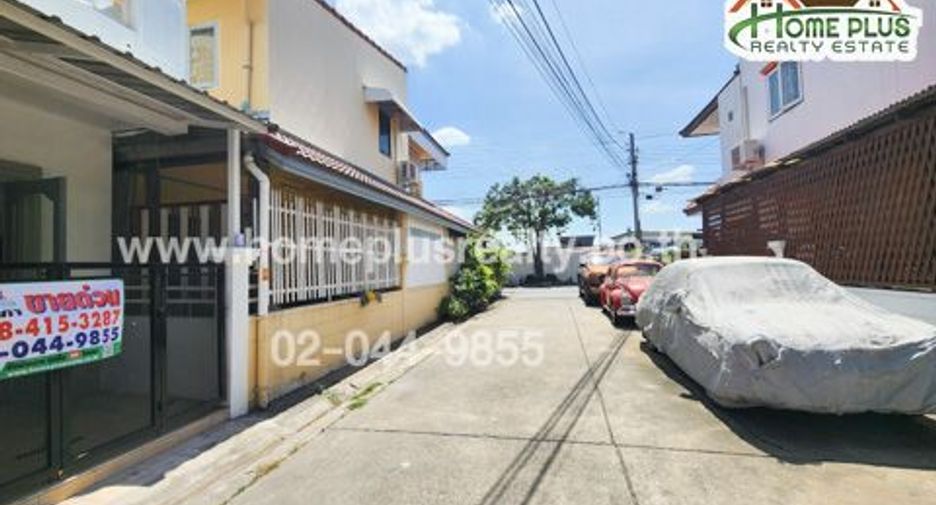 For sale 3 bedrooms townhouse in Don Mueang, Bangkok