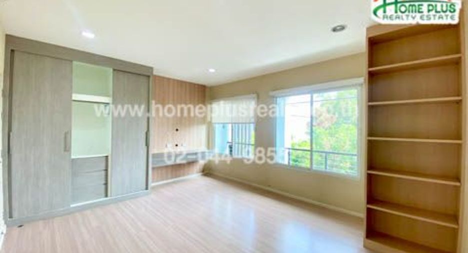 For sale 4 bedrooms townhouse in Bueng Kum, Bangkok