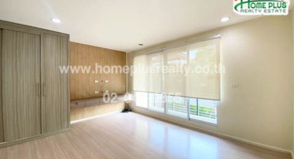 For sale 4 bedrooms townhouse in Bueng Kum, Bangkok