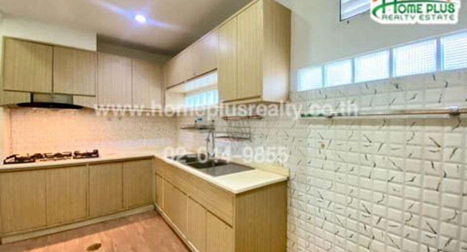 For sale 4 bedrooms townhouse in Bueng Kum, Bangkok