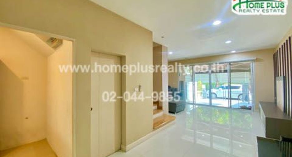 For sale 4 bedrooms townhouse in Bueng Kum, Bangkok