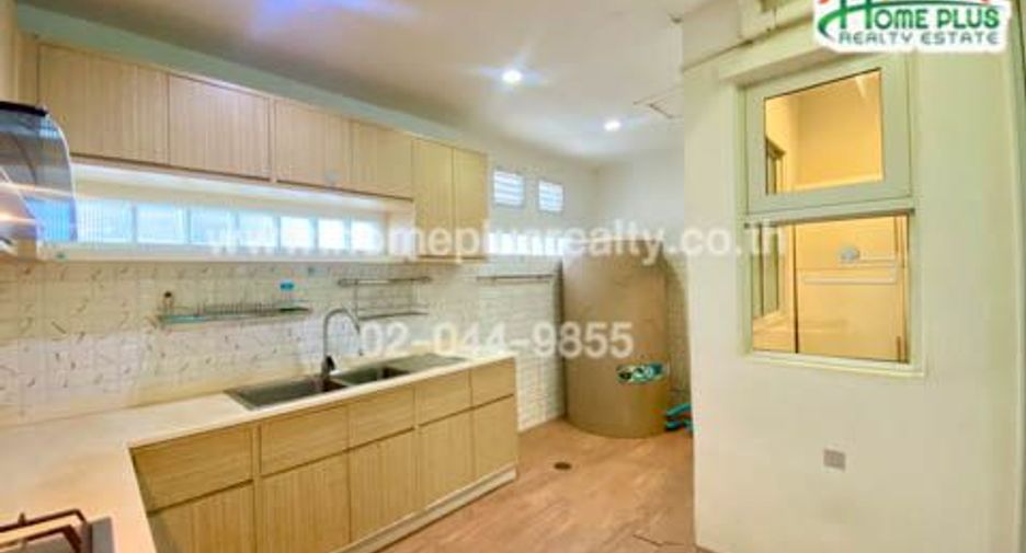 For sale 4 bedrooms townhouse in Bueng Kum, Bangkok