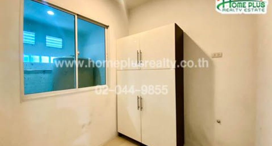 For sale 4 bedrooms townhouse in Bueng Kum, Bangkok
