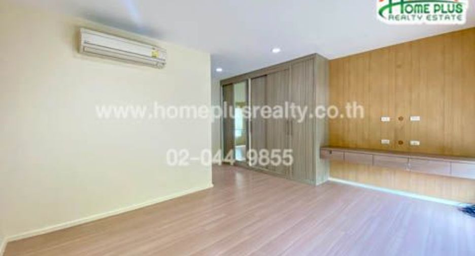For sale 4 bedrooms townhouse in Bueng Kum, Bangkok