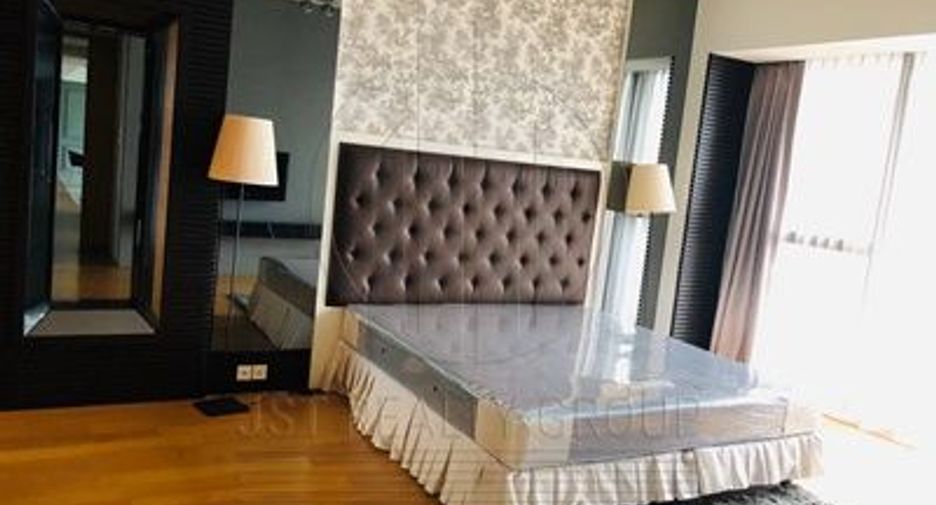 For sale 3 bedrooms condo in Sathon, Bangkok