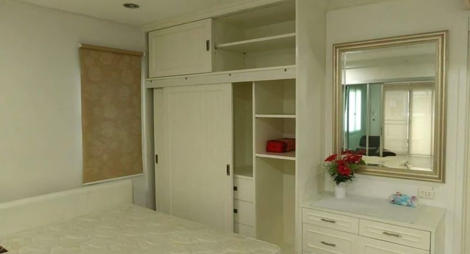 For sale 4 bedrooms house in Mueang Chon Buri, Chonburi