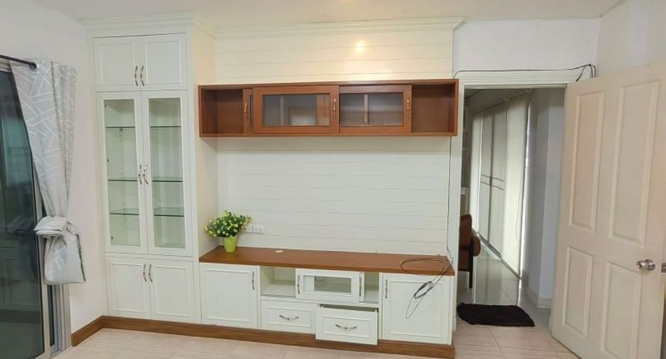 For sale 4 bedrooms house in Mueang Chon Buri, Chonburi