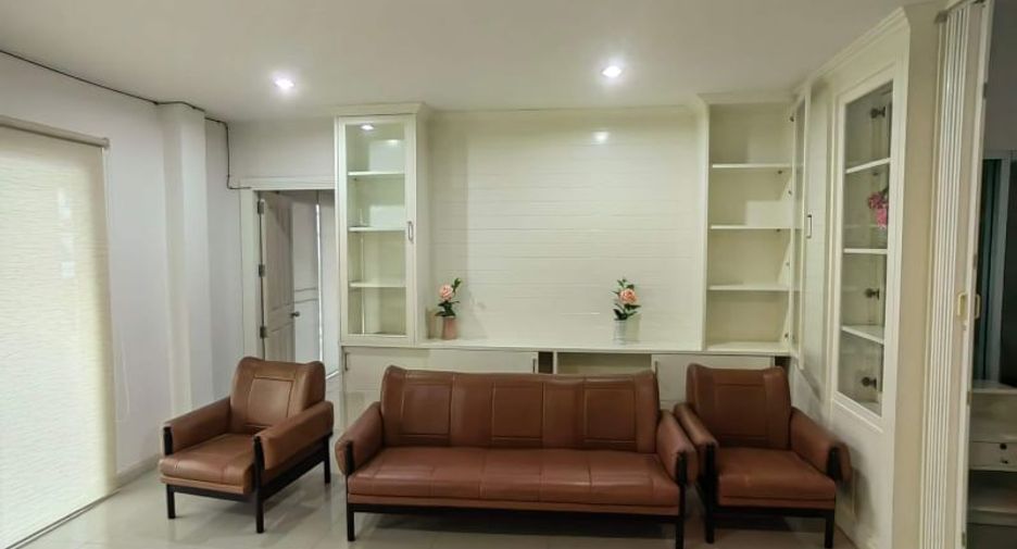 For sale 4 bedrooms house in Mueang Chon Buri, Chonburi