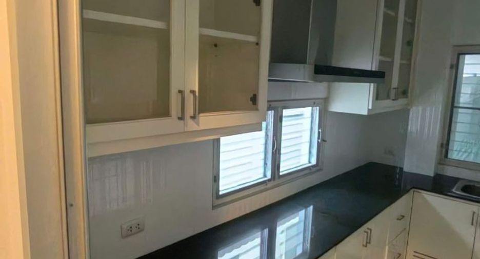 For sale 4 bedrooms house in Mueang Chon Buri, Chonburi