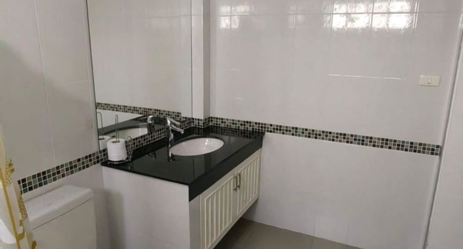For sale 4 bedrooms house in Mueang Chon Buri, Chonburi