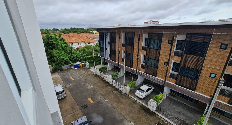 出售 42 卧室 酒店 在 Mueang Rayong, Rayong