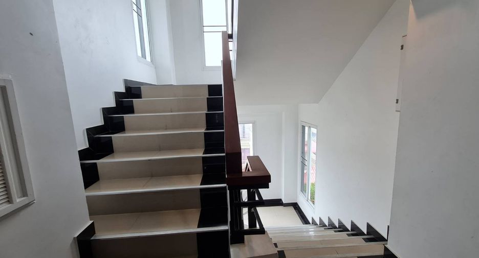 出售 42 卧室 酒店 在 Mueang Rayong, Rayong